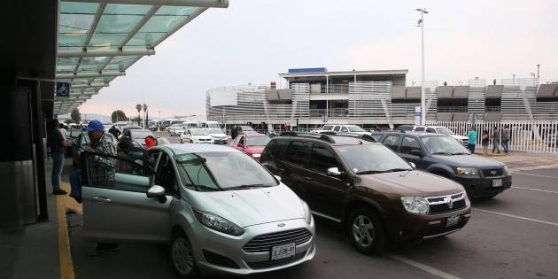 La SICT niega que Uber pueda operar en aeropuertos