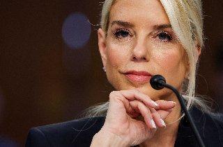 Senator hits Bondi for ducking Homan bribe with 'irrelevant far