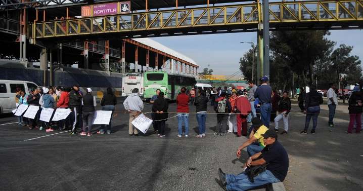 Transportistas en CDMX suspenden megabloqueo pero mantienen demanda de aumento a 14 pesos