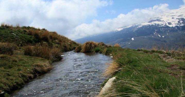 La ruta entre acequias en la Alpujarra de Granada que todos deberían "hacer una vez en la vida"