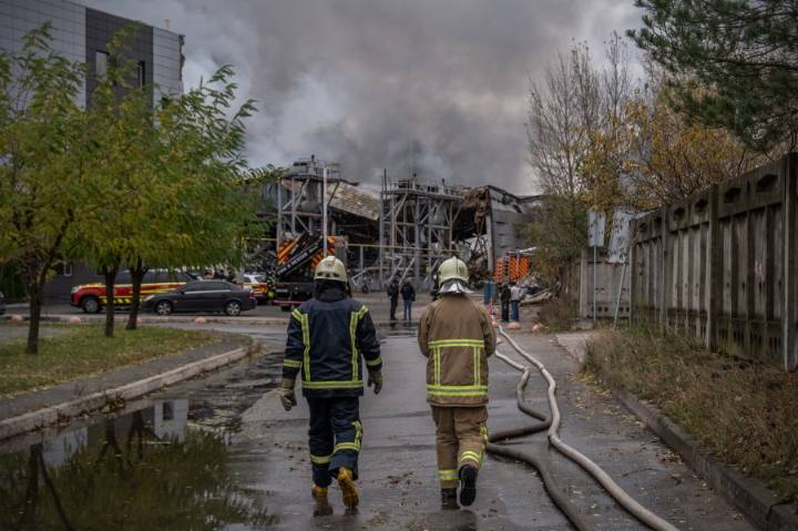 Russian missile and drone attacks kill 4 in Ukraine as Zelenskyy pleads for air defense