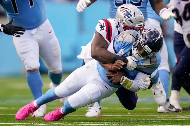 Deadspin | Titans bring NFL's worst offense into meeting with surprising Colts