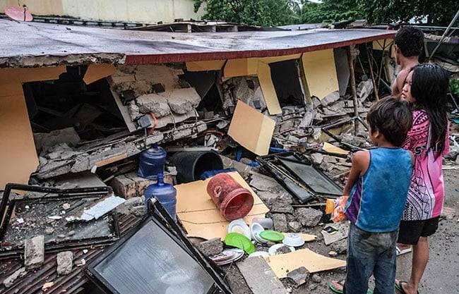 Aumentan a 72 los fallecidos y a 300 los heridos por terremoto de 6.9 en Filipinas