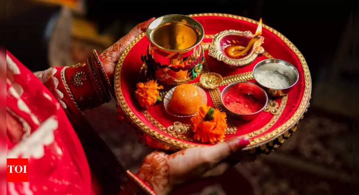 Karwa Chauth Wishes & Messages: Happy Karwa Chauth 2025: Beautiful Images that can be shared, Wishes, Messages, Quotes, Pictures and Greeting Cards for Whastsapp sharing and status