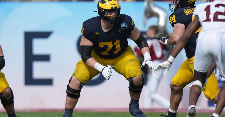Evan Link injury: Michigan Football LT carted off field vs Washington