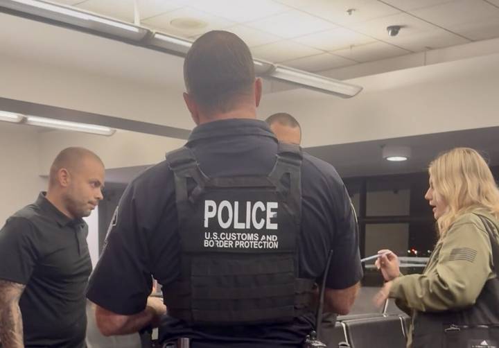 Juez veta uso de datos del celular de abogado detenido en el aeropuerto internacional