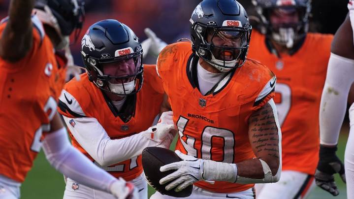 Broncos LB Justin Strnad fined after making contact with ref
