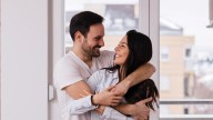 La rutina antes de dormir con tu pareja que fortalece la relación y genera confianza, según la ciencia