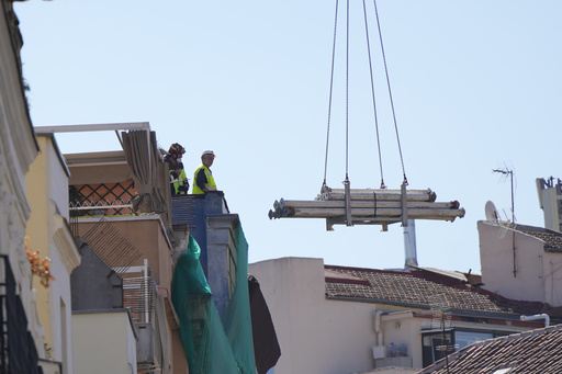 Suben a cuatro los muertos en derrumbe de edificio en Madrid tras hallar dos cuerpos más