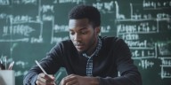 IA sorprende al resolver en un segundo (200 + 35 ÷ 5) + (4 x 4): operación matemática que confunde a algunos