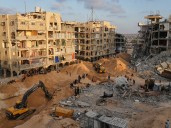 Miembros de Hamas colaboran con la Cruz Roja para localizar los 13 cuerpos de rehenes israelíes que aún quedan en Gaza