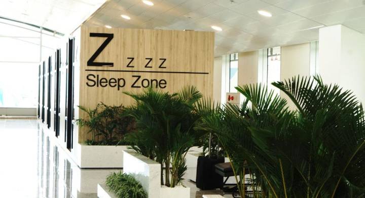 En el aeropuerto El Dorado hay dos zonas de descanso equipadas con cama, WiFi, aislamiento sonoro y más