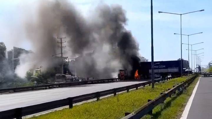 Tragedia en Panamericana: cinco muertos tras el choque de dos camiones y dos autos