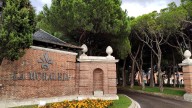 La Moraleja sigue siendo el barrio más rico de España y Torreblanca, el más pobre: la brecha de renta supera los 185.000 euros