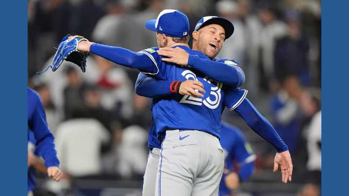Blue Jays beat Yankees 5-2 in Game 4 to reach first ALCS since 2016
