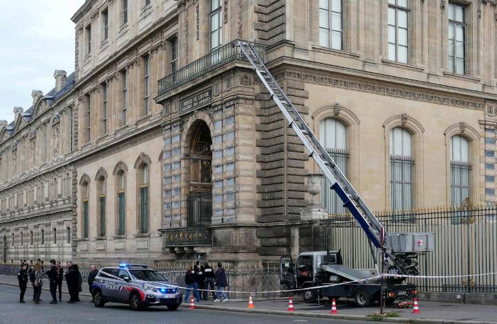 Robo en el Louvre: detuvieron a dos sospechosos que intentaban salir de Francia