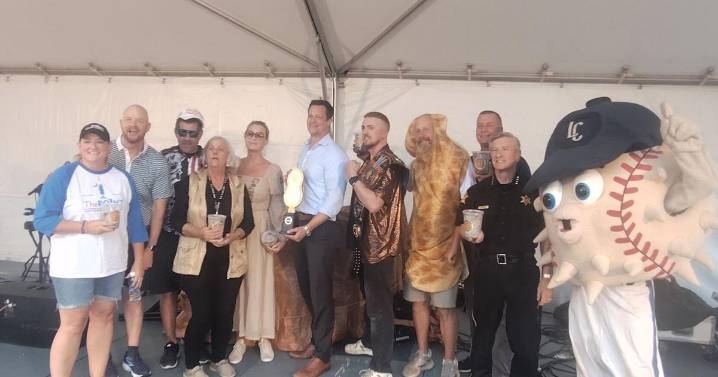 Blowfish hold 6th annual Celebrity Boiled Peanut Eating Contest