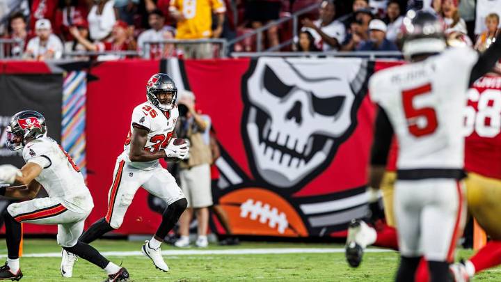 Jamel Dean Ignites Defense with Sack and INT Against San Francisco