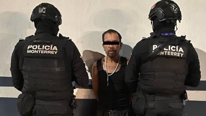 Hombre es detenido con supuesto explosivo en calles del Monterrey al casi chocar con patrulla