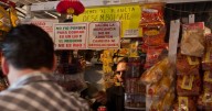 Pequeños comercios advierten que subir impuestos a cigarros y refrescos afectará a los consumidores