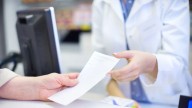 Autorizan a enfermeros recetar antibióticos y otros medicamentos