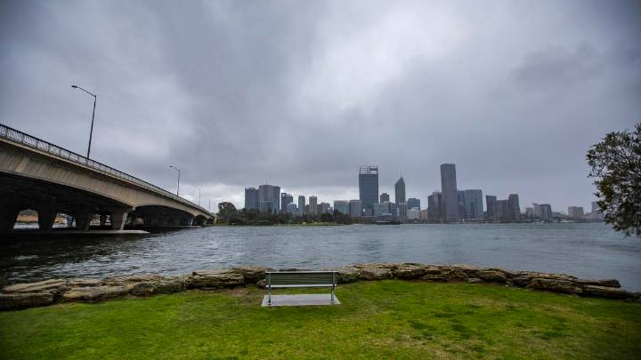 Perth weather: Rain to settle in overnight before turning to light sprinkles over weekend then warming up