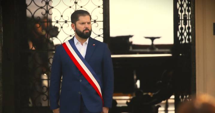 Disputa entre Boric y Kast agita la presidencial a 22 días de la elección