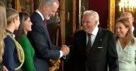 «Yo también quiero una foto»: el invitado que hizo reír a Felipe VI en el besamanos