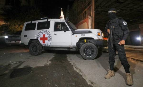 Hamas entregó los cuerpos de otros cuatro rehenes israelíes, pero todavía retiene 20