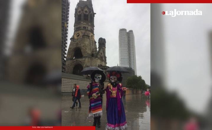 El Día de Muertos echó raíz en Alemania entre ofrendas, catrinas y papel picado