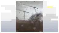 El momento en que un tornado azota el norte de París dejando un muerto y varios heridos