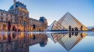 France’s Louvre Museum closes after theft