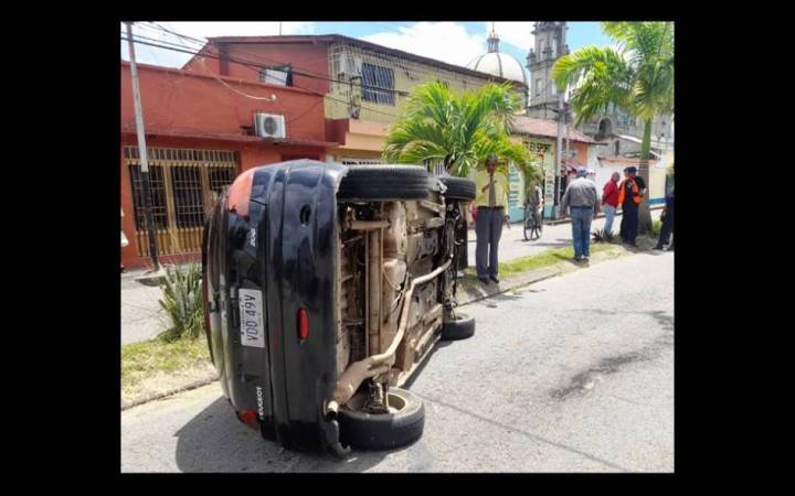 Bollo en la Arismendi provocó volcamiento y cierre de la circulación