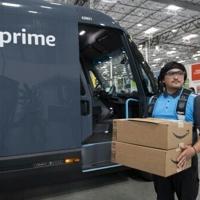 Amazon uses AI to make robots better warehouse workers