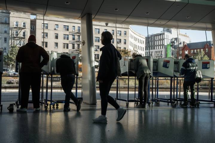 Massive turnout marks first weekend of early voting in NYC mayoral race