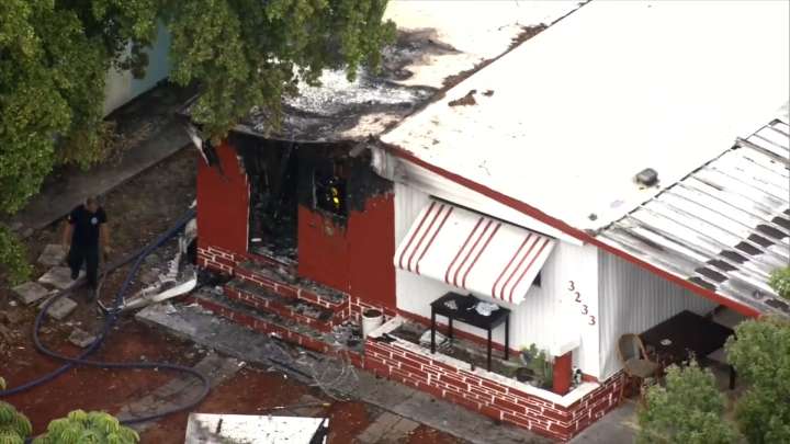 Mobile home bursts into flames in Lauderdale Lakes