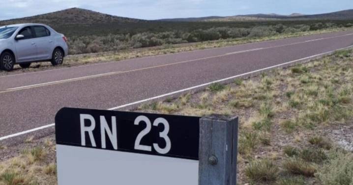 Choque fatal sobre la Ruta 23 en Río Negro: se soltó el acoplado de un camión y provocó la muerte de un hombre