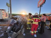 Fuerte choque entre camión urbano y vehículo deja un conductor lesionado en la Revolución
