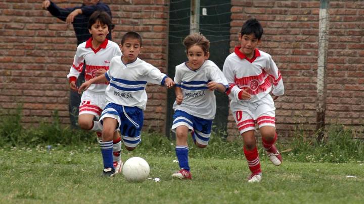 Se viene la tercera clínica en el fútbol infantojuvenil en Villa Gobernador Gálvez