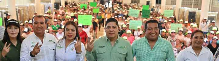 Ricardo Gallardo les cumple a damnificados de Tamazunchale y Matlapa con programa “Fuerza Huasteca”