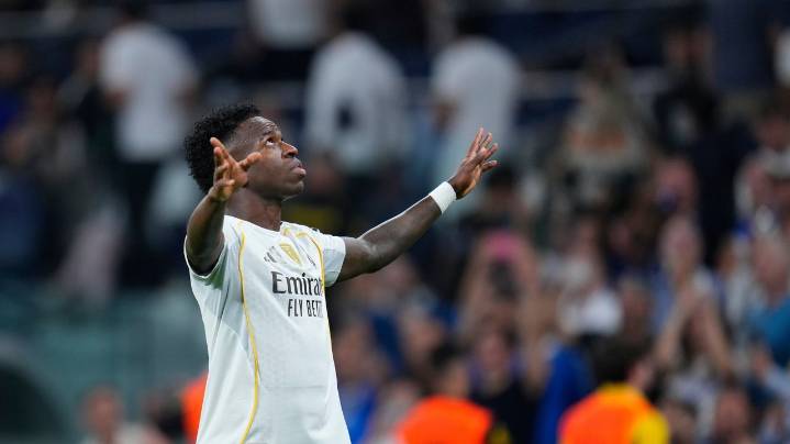 Mbappé scores then limps off as Real Madrid beats Villarreal to top La Liga
