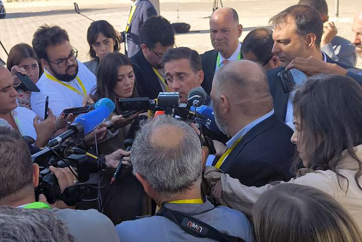 España celebra la paz, pero dice que seguirán las investigaciones contra Netanyahu por genocidio