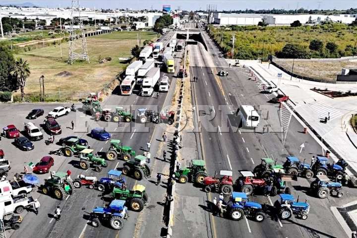 Amagan agricultores con tomar aduanas