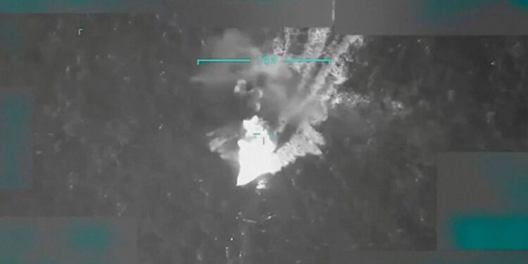 Reuters confirma: ataque de EE. UU. en el Caribe deja sobrevivientes por primera vez