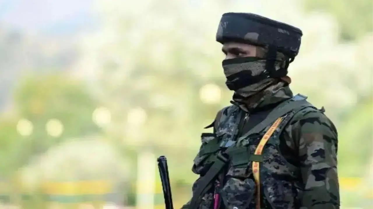 Jammu: BSF recovers heroine worth Rs 25 crore dropped by Pakistani drone