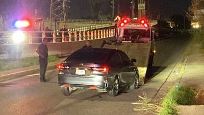 Gatilleros atacan a balazos a policías estatales en el Distribuidor Vial de Infonavit Humaya en Cul…