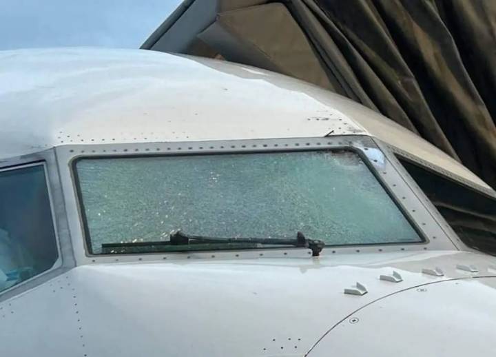 Aterrizaje de emergencia en Utah: posible impacto con globo meteorológico bajo investigación en EE. UU.