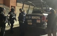 Caen dos falsos policías tras allanar una vivienda y encañonar a una familia en Saltillo