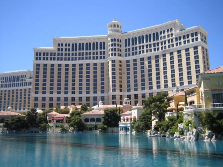 Bellagio yacht makes splash at iconic Fountains on Las Vegas Strip