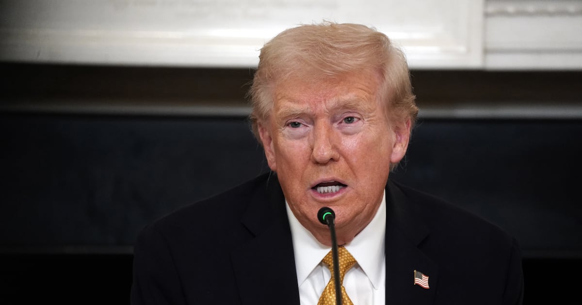 Trump ‘las corta’ con Canadá: Termina negociaciones y mantendrá aranceles por ‘comportamiento atroz’